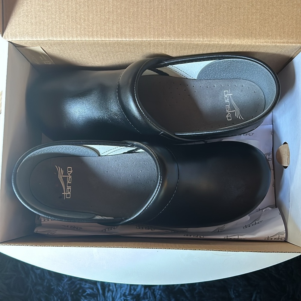 Like New Dansko Professional Leather Clogs - Black Size 40, original box
